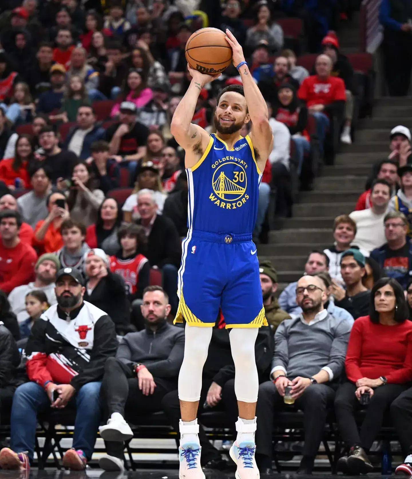 荣誉提供直 荣誉提供直