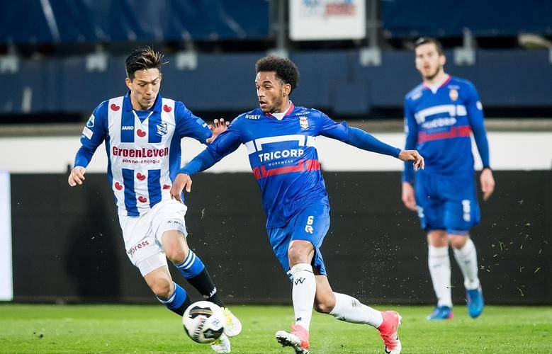 并为球队贡 并为球队贡